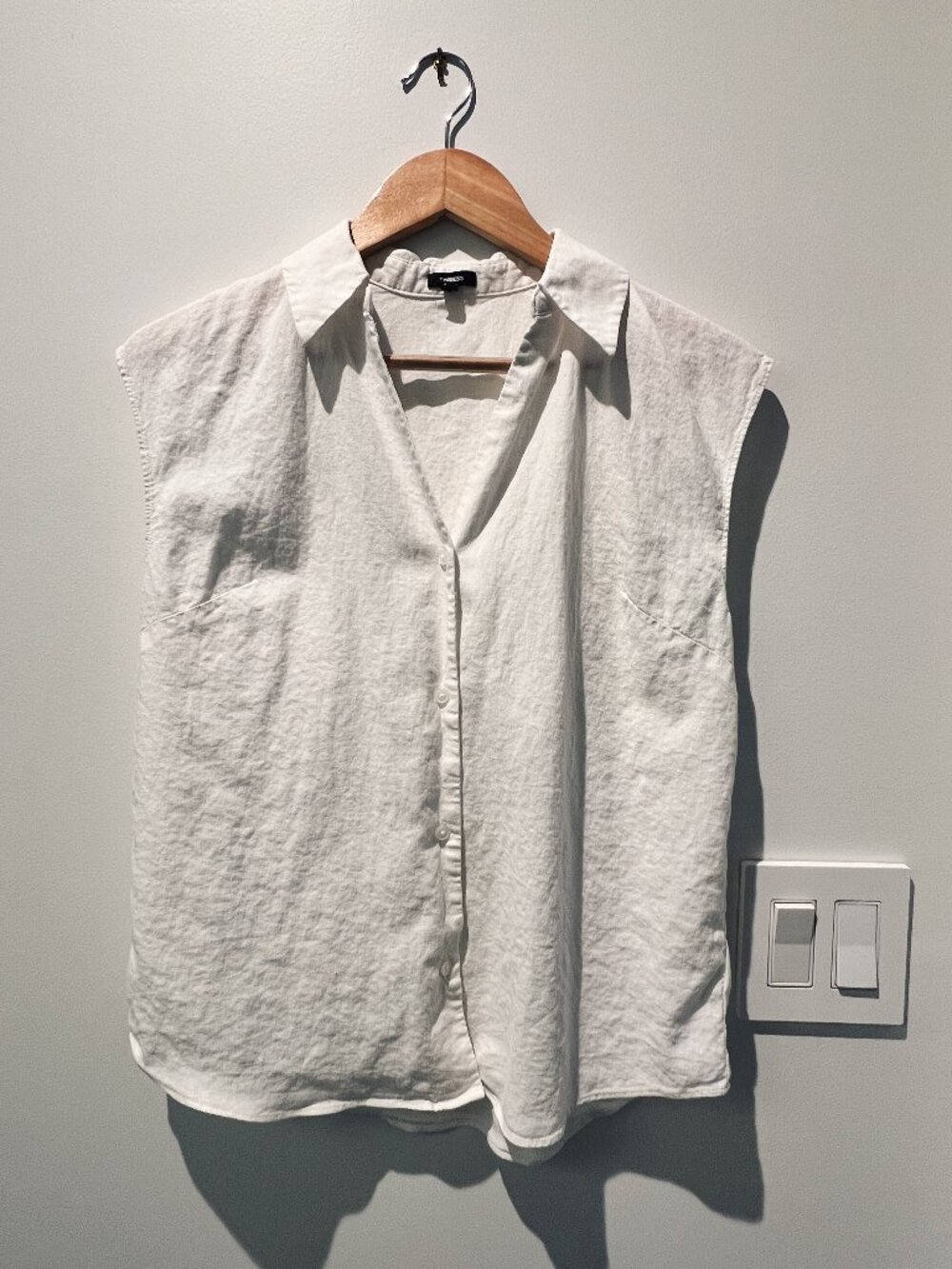 Express Women's Sleeveless Linen Blend Button-Up Shirt - White - Sz S